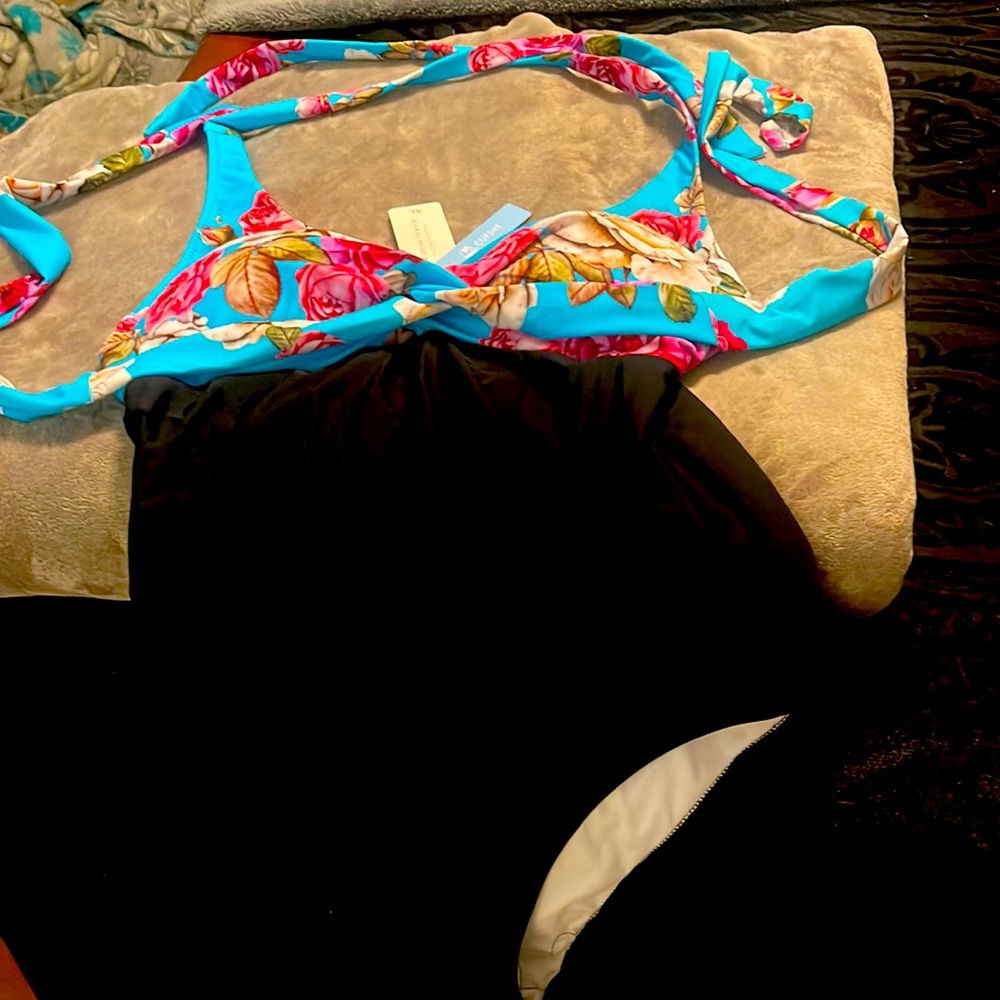 Never worn CUPSHE one piece suit
